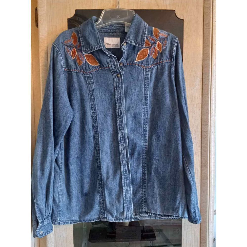 Westbound Embroidered Blue Denim Button Front Long Sleeve Shirt Size Medium
